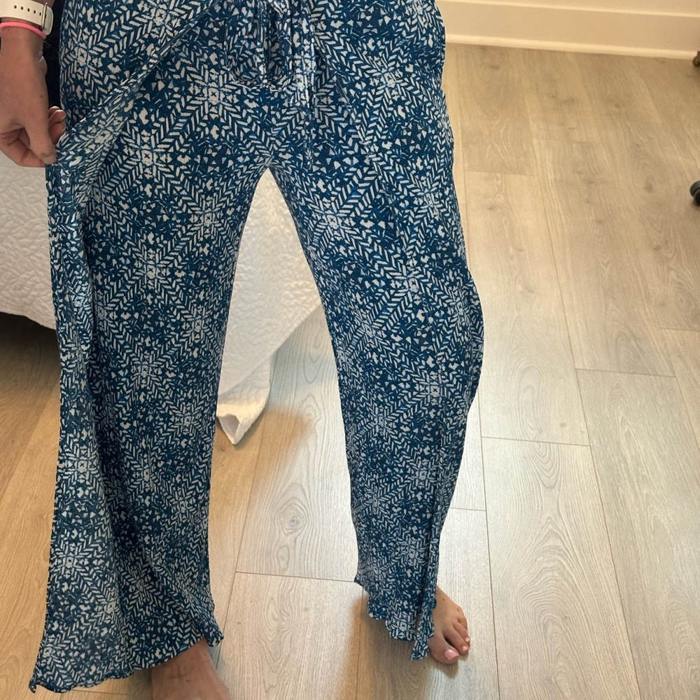J McLaughlin Blue and White Patterned Pants.